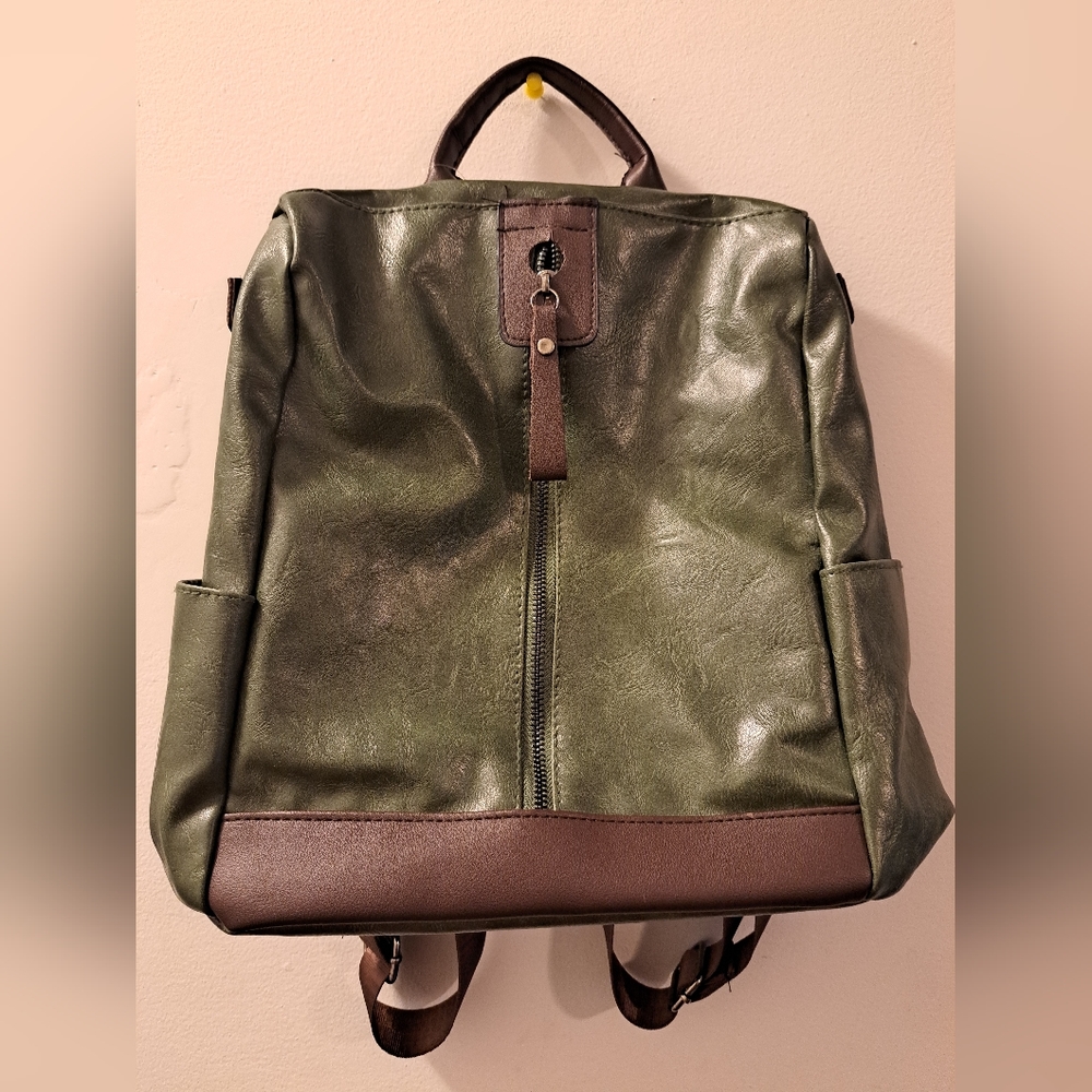 Unbranded Women's Backbag 🎒🎒 *EXCELLENT CONDITION* EUC, Color Green, Brown